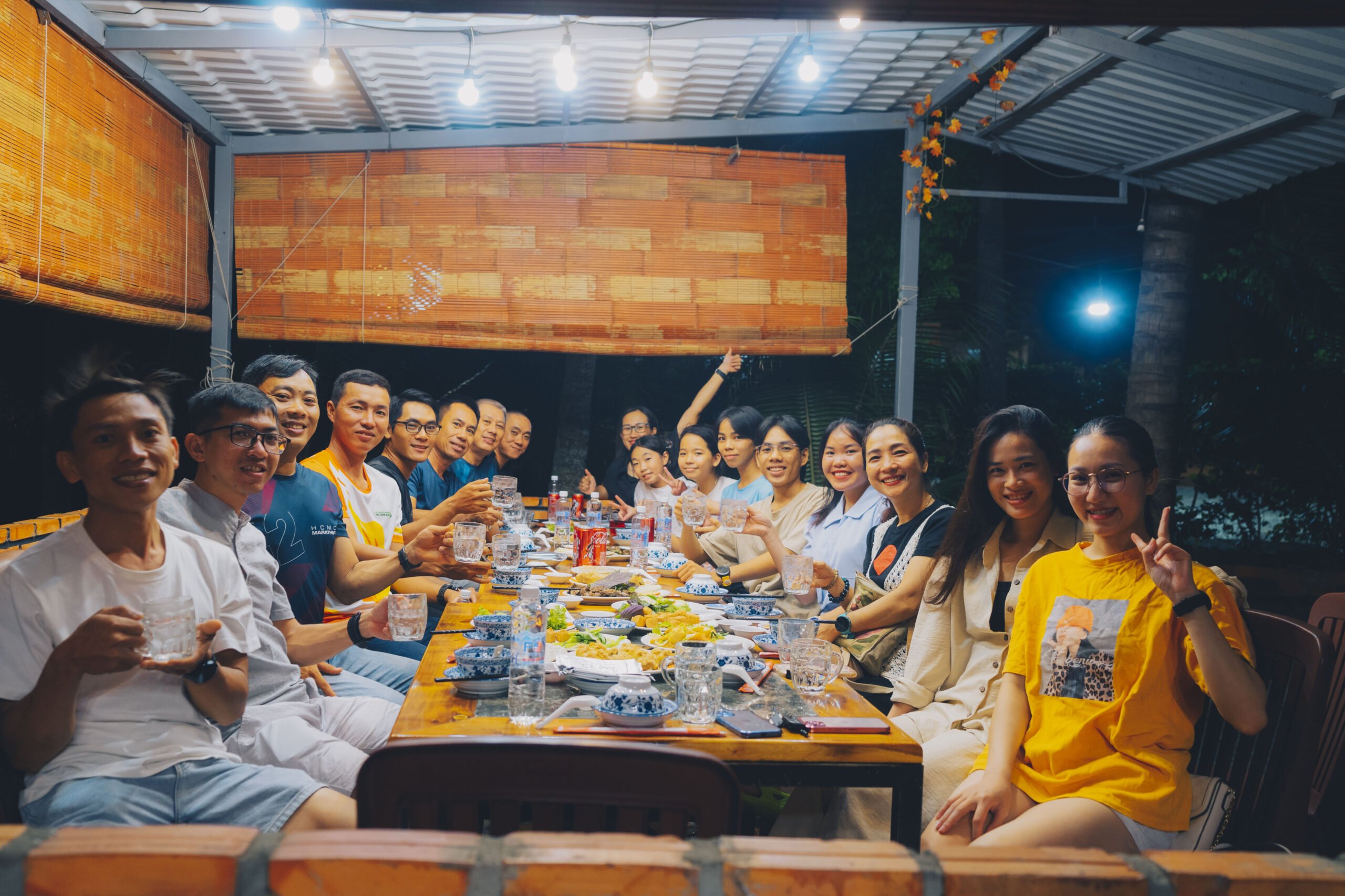 Các thành viên CLB LaGi dùng cơm tối cùng Elite Nông Chang